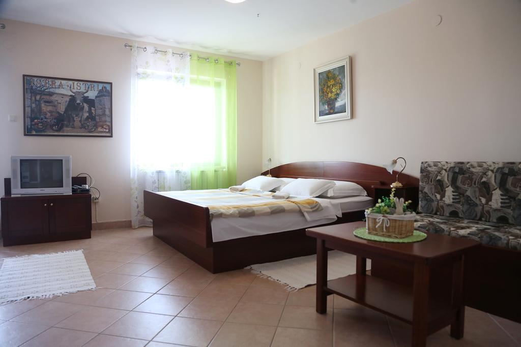 Apartments Max Vrsar Εξωτερικό φωτογραφία